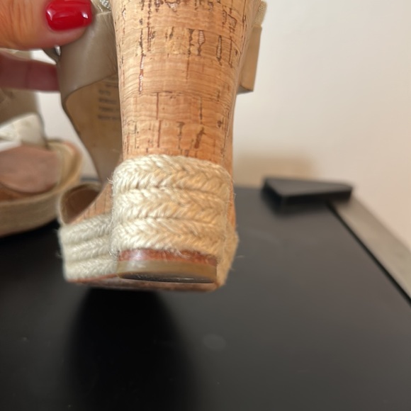 Coach women sandal size 6 tan color - Picture 6 of 11